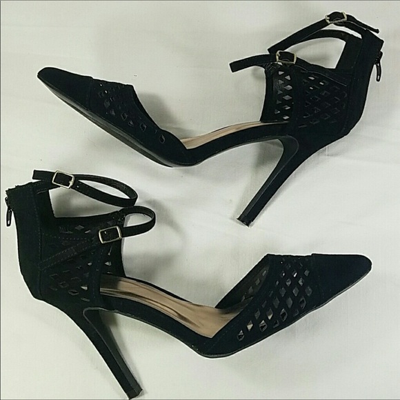 QUPID Black Cut-Out Ankle Strap Heels Size 10 - Picture 4 of 8
